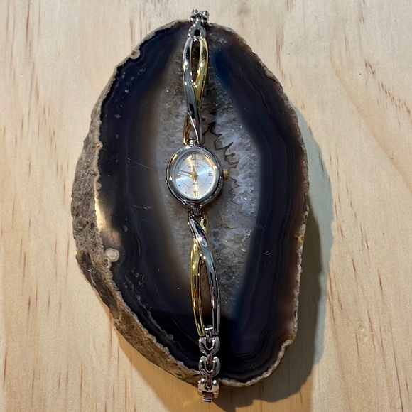 Vintage Women’s Amitron Now Watch - Picture 2 of 4